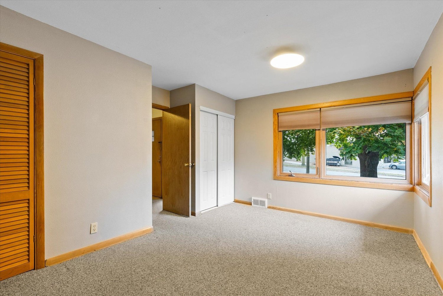 Mls 1896834 3220 s whitnall mke bedroom min