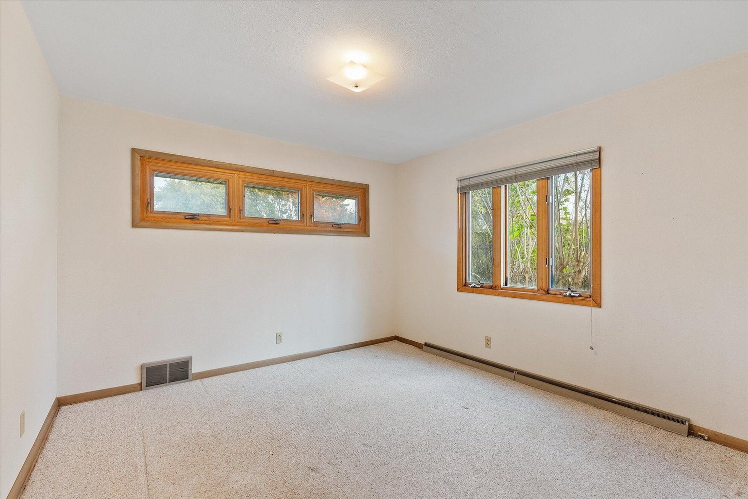 Mls 1896834 3220 s whitnall mke bedroom4 min