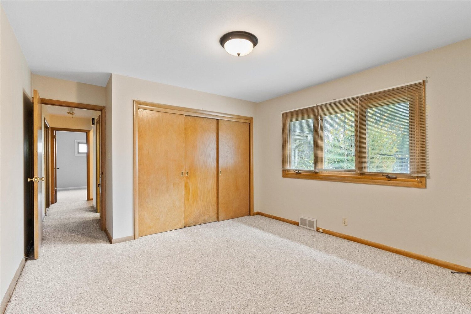 Mls 1896834 3220 s whitnall mke bedroom5 min