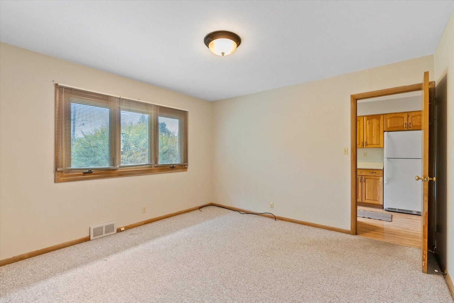 Mls 1896834 3220 s whitnall mke bedroom6 min