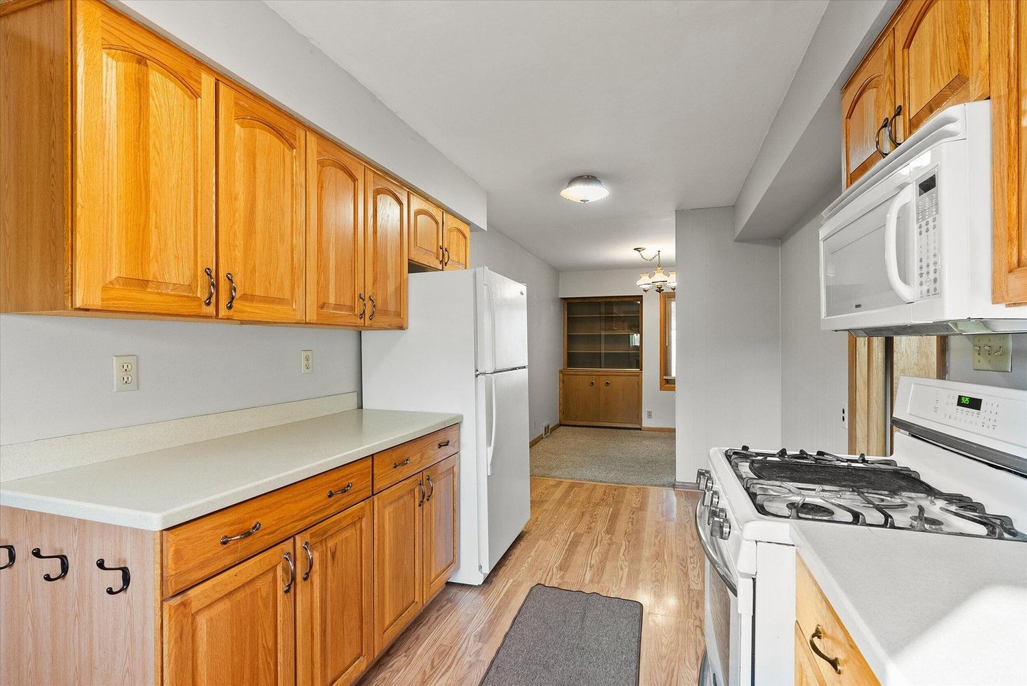 Mls 1896834 3220 s whitnall mke kitchen2 min