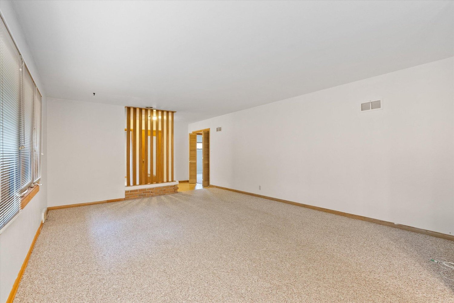 Mls 1896834 3220 s whitnall mke living room2 min