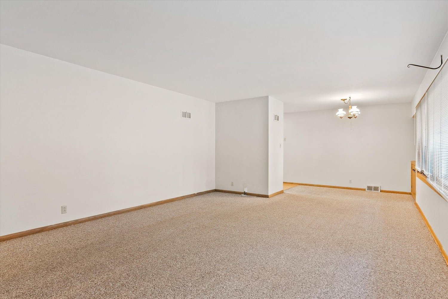 Mls 1896834 3220 s whitnall mke living room3 min