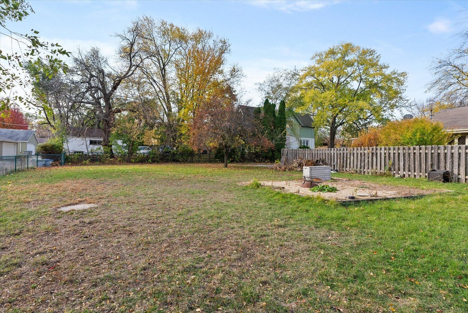 Mls 1896834 3220 s whitnall mke yard min